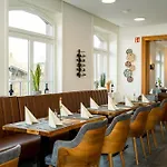 Roca Restaurant Und *