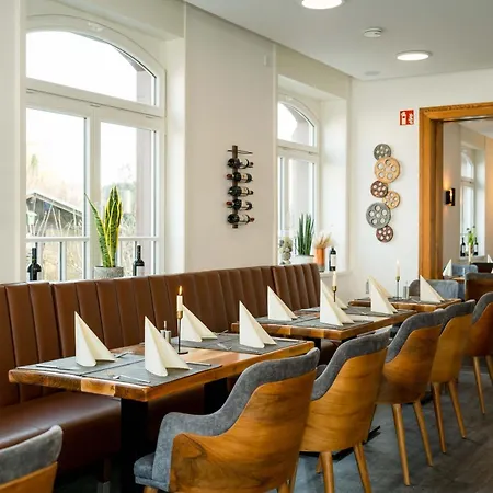 Roca Restaurant Und *