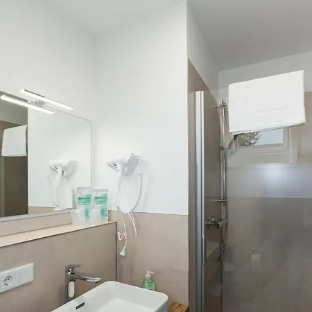 Roca Restaurant Und Hotel Bommersheim