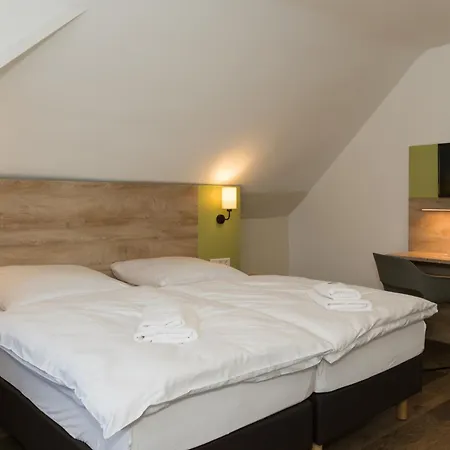 Roca Restaurant Und Hotel