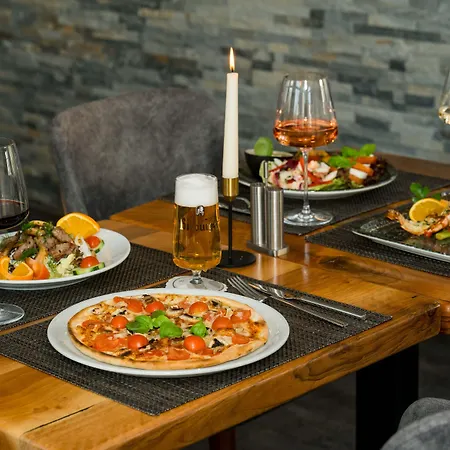 فندق Roca Restaurant Und *