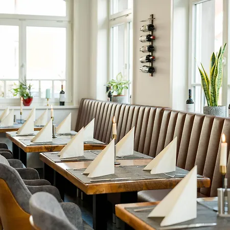 Roca Restaurant Und *