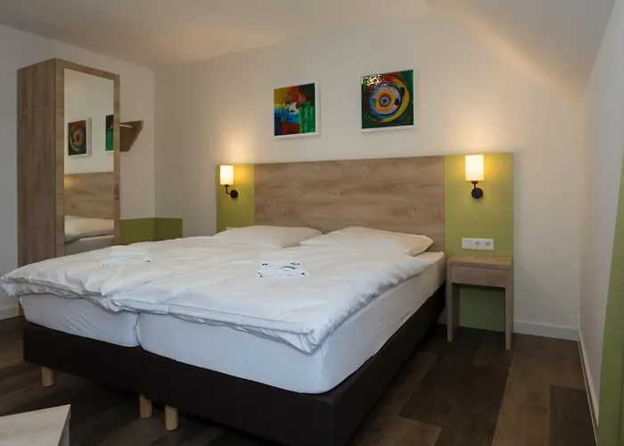 Roca Restaurant Und *