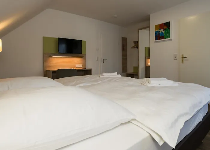 فندق Roca Restaurant Und *