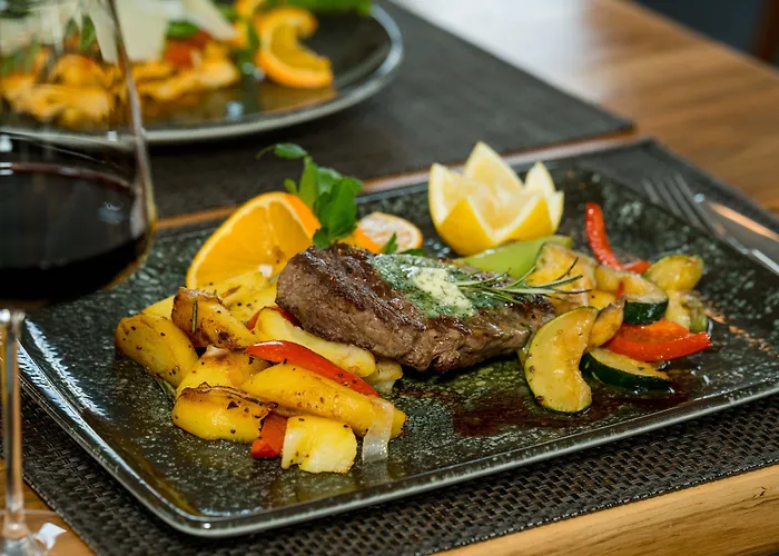 Roca Restaurant Und *