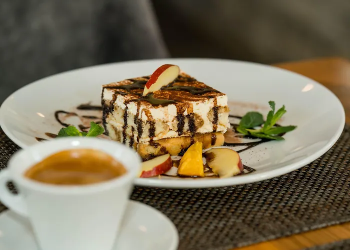 فندق Roca Restaurant Und *