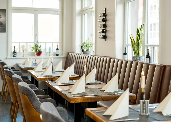 Roca Restaurant Und *